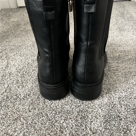 Excellent condition leather Chelsea boots Kenneth Cole Reaction. Comfortable - Picture 2 of 7